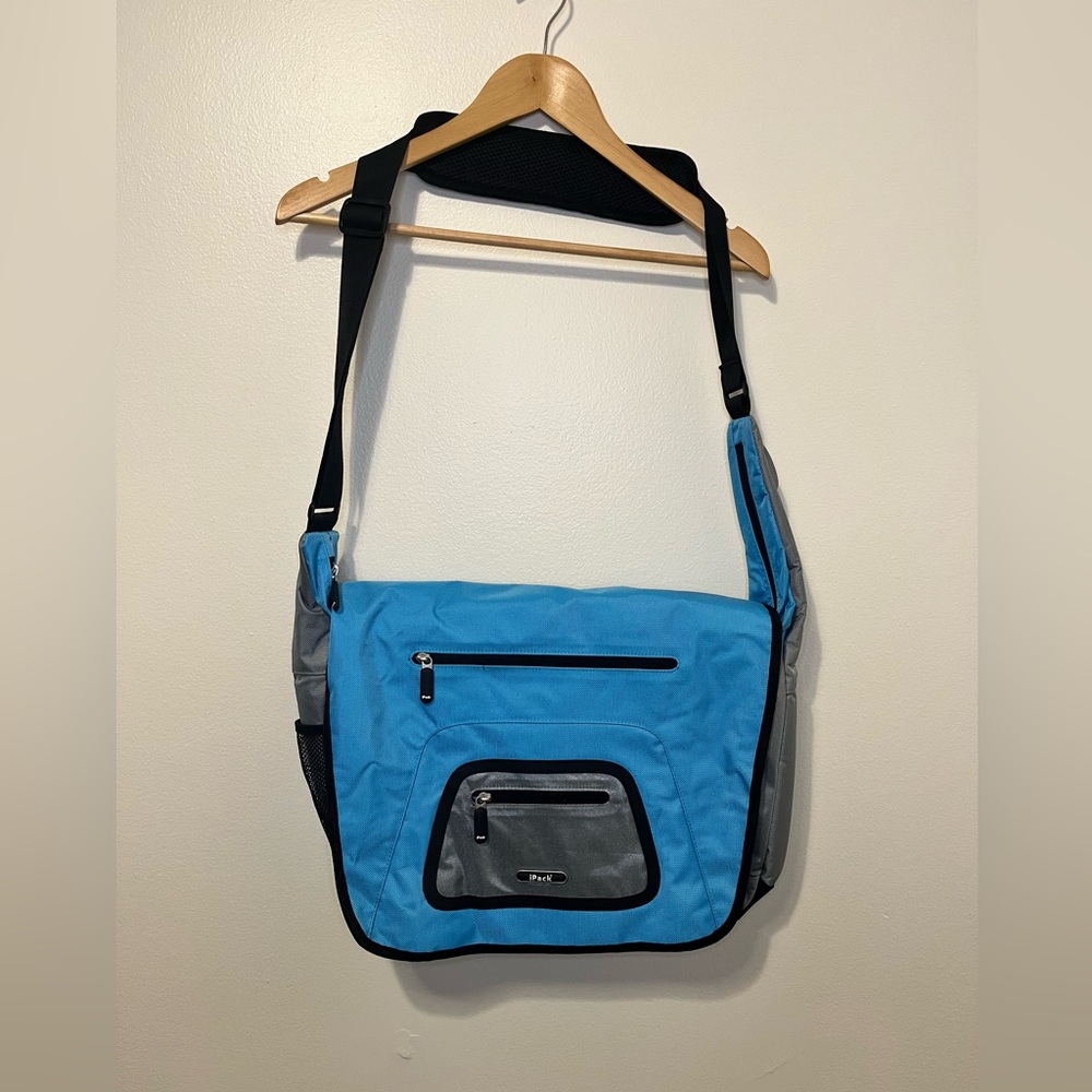 iPack Crossbody Laptop Backpack